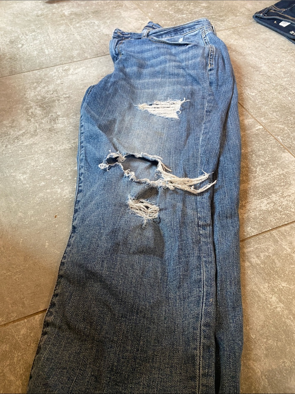 Maurices Men's Distressed Blue Relaxed Jeans